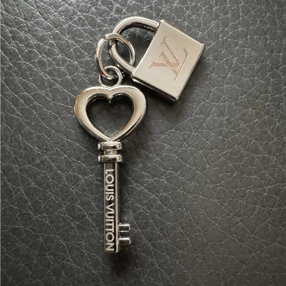 Heart Key & Lock Zipper Pull Charm Silver Tone LV